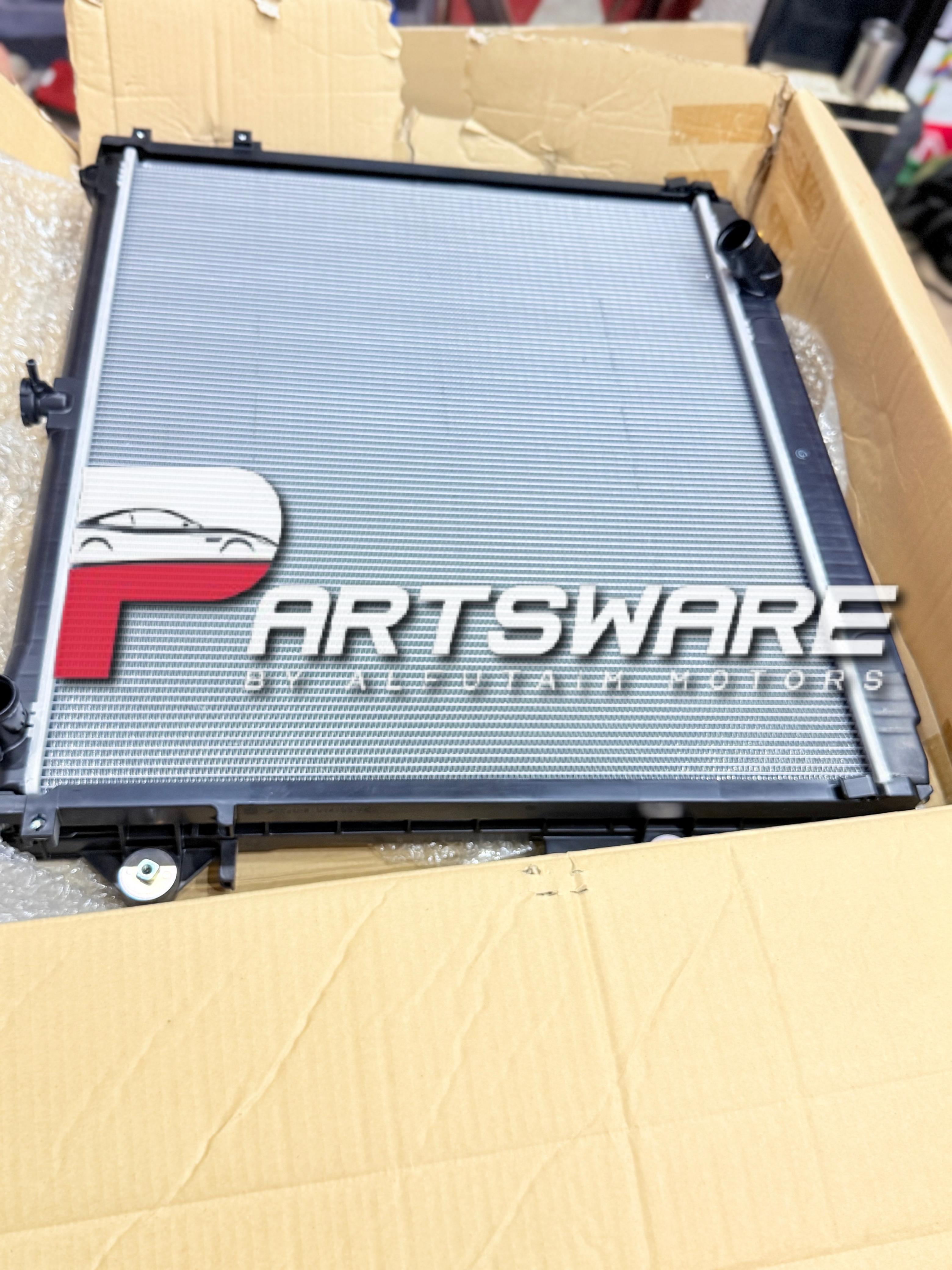 Genuine Radiator for Toyota Land Cruiser URJ202 – Optimal Engine Cooling Performance