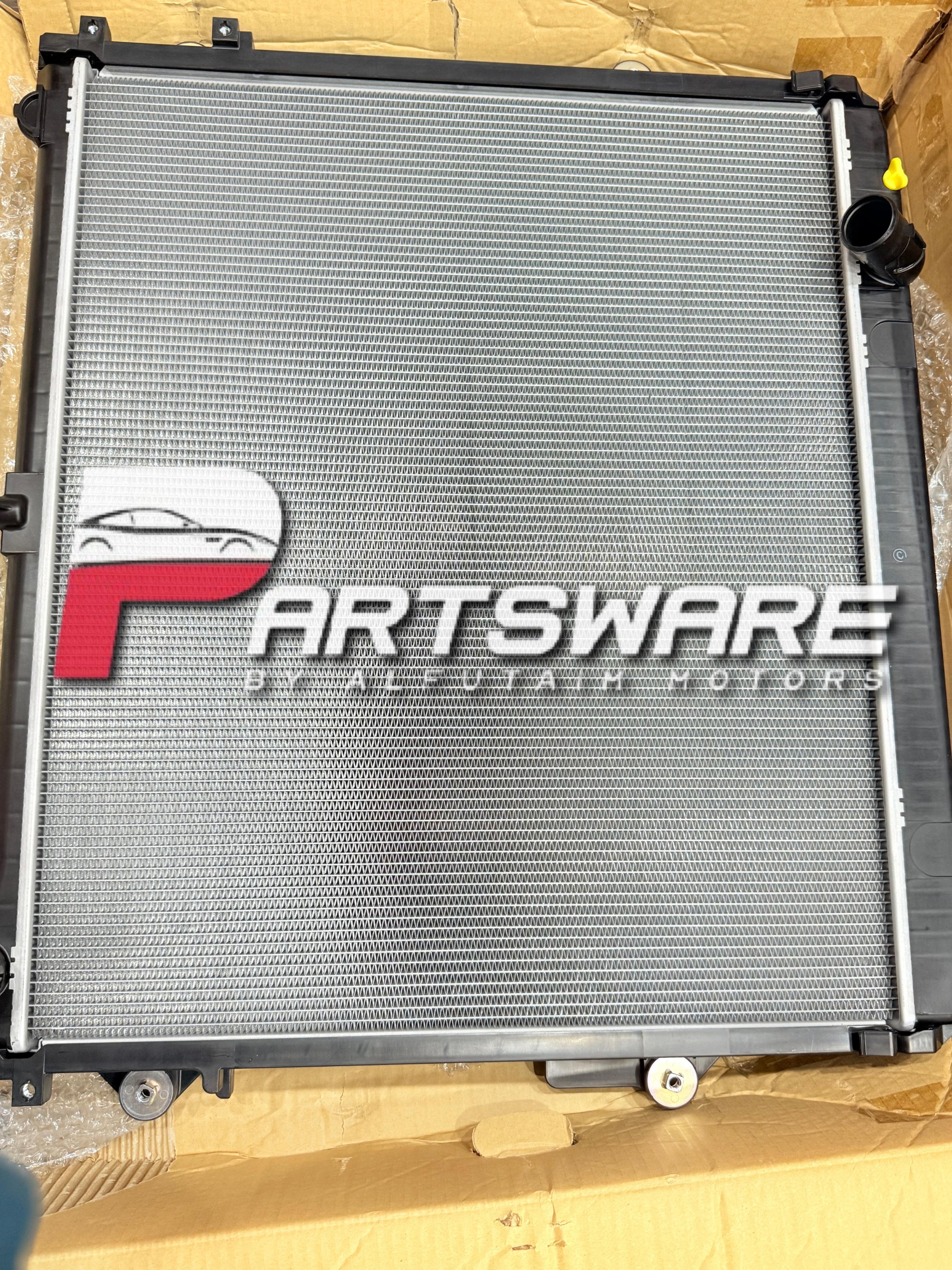 Genuine Radiator for Toyota Land Cruiser URJ202 – Optimal Engine Cooling Performance